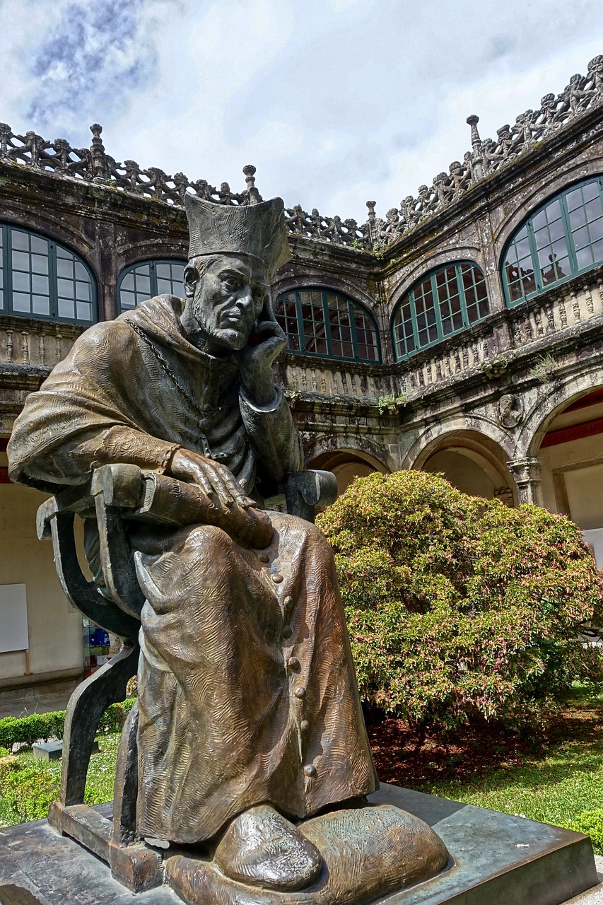 santiago de compostela, statue, figure, thinker, philosopher, sculpture, man, philosopher, philosopher, philosopher, philosopher, philosopher